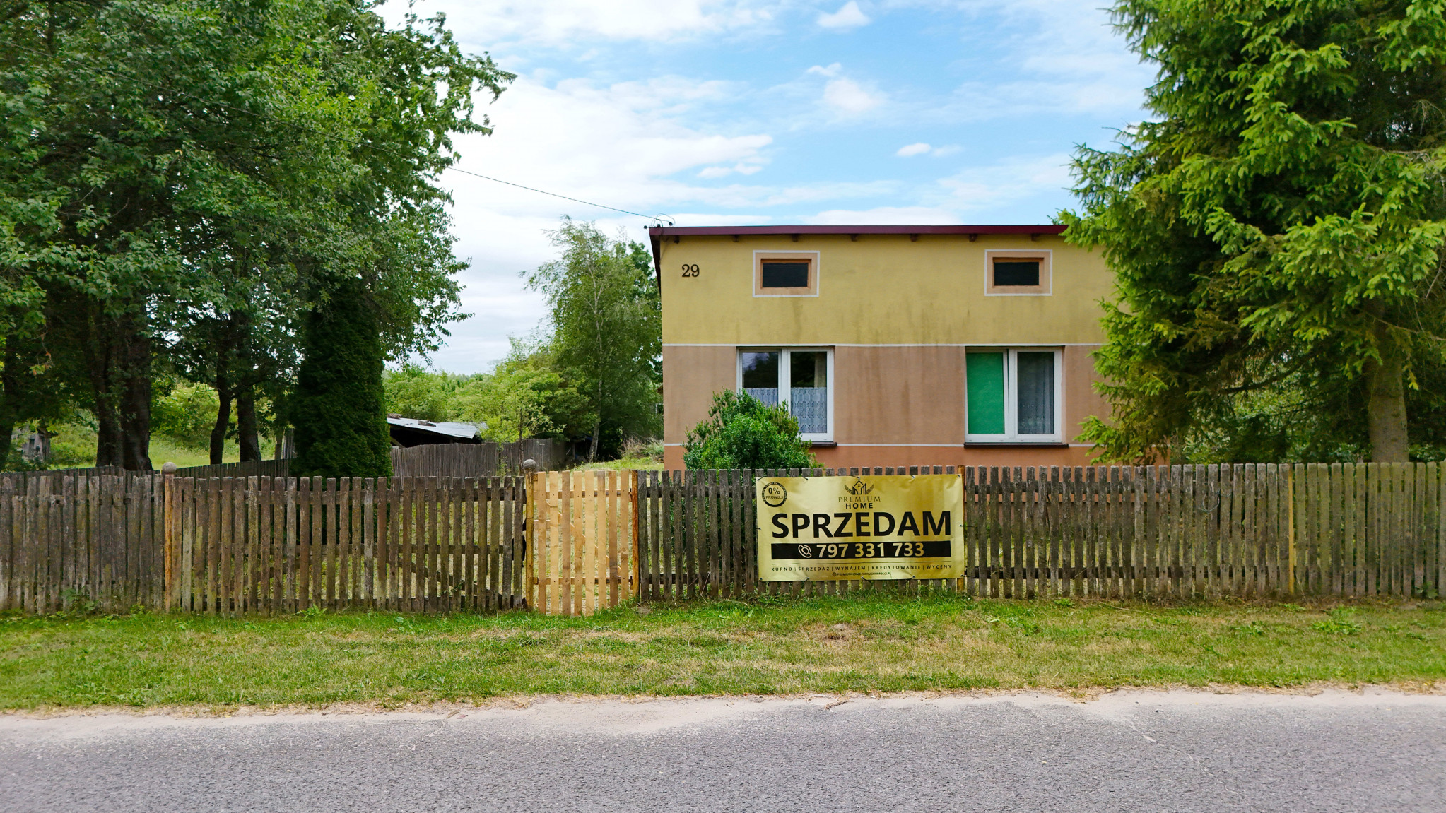 Dom Sprzedaż Łazów